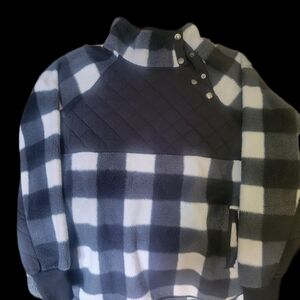 Abercrombie & Fitch Black and White Plaid Sweater